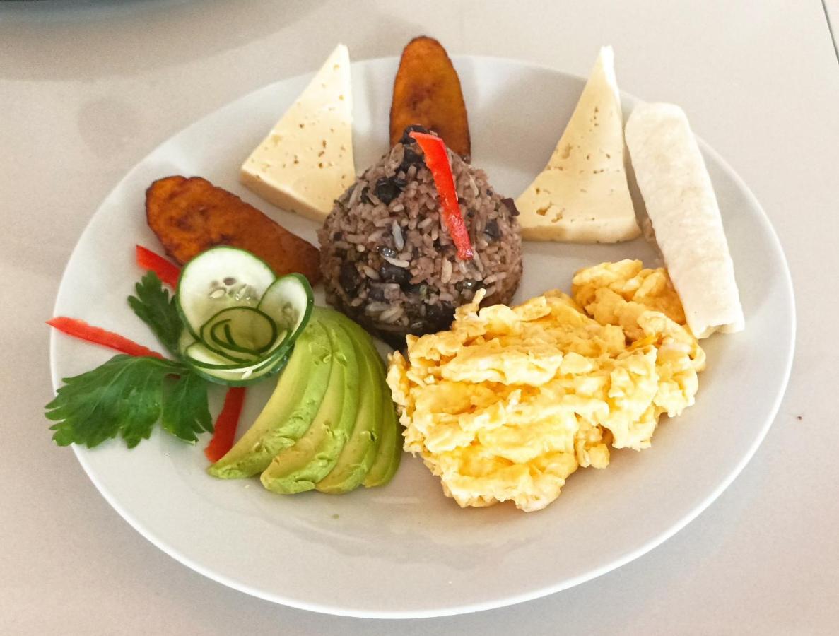 Tico Bed & Breakfast La Fortuna Bagian luar foto